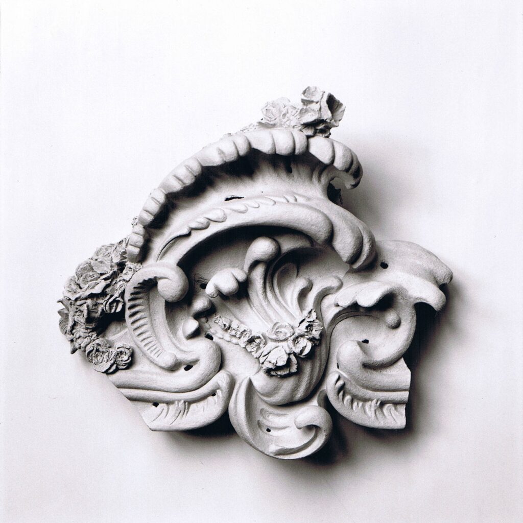 Sculpture terre cuite bas-relief décor