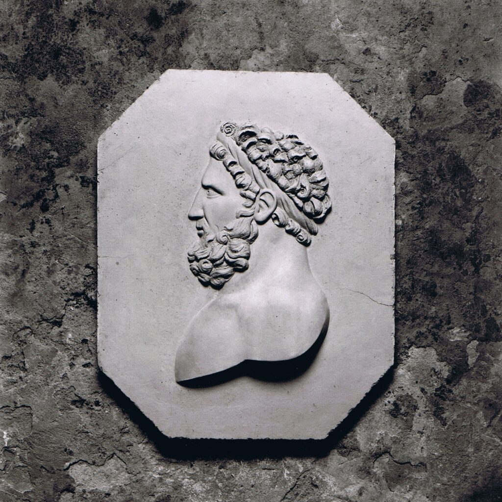 Sculpture terre cuite bas-relief dieu