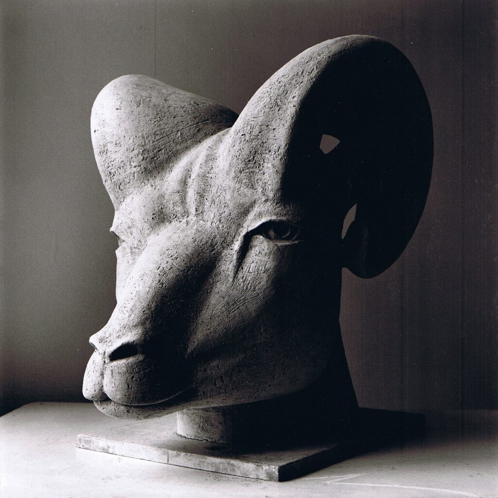 Sculpture terre cuite ronde-bosse tête d’animal bouc