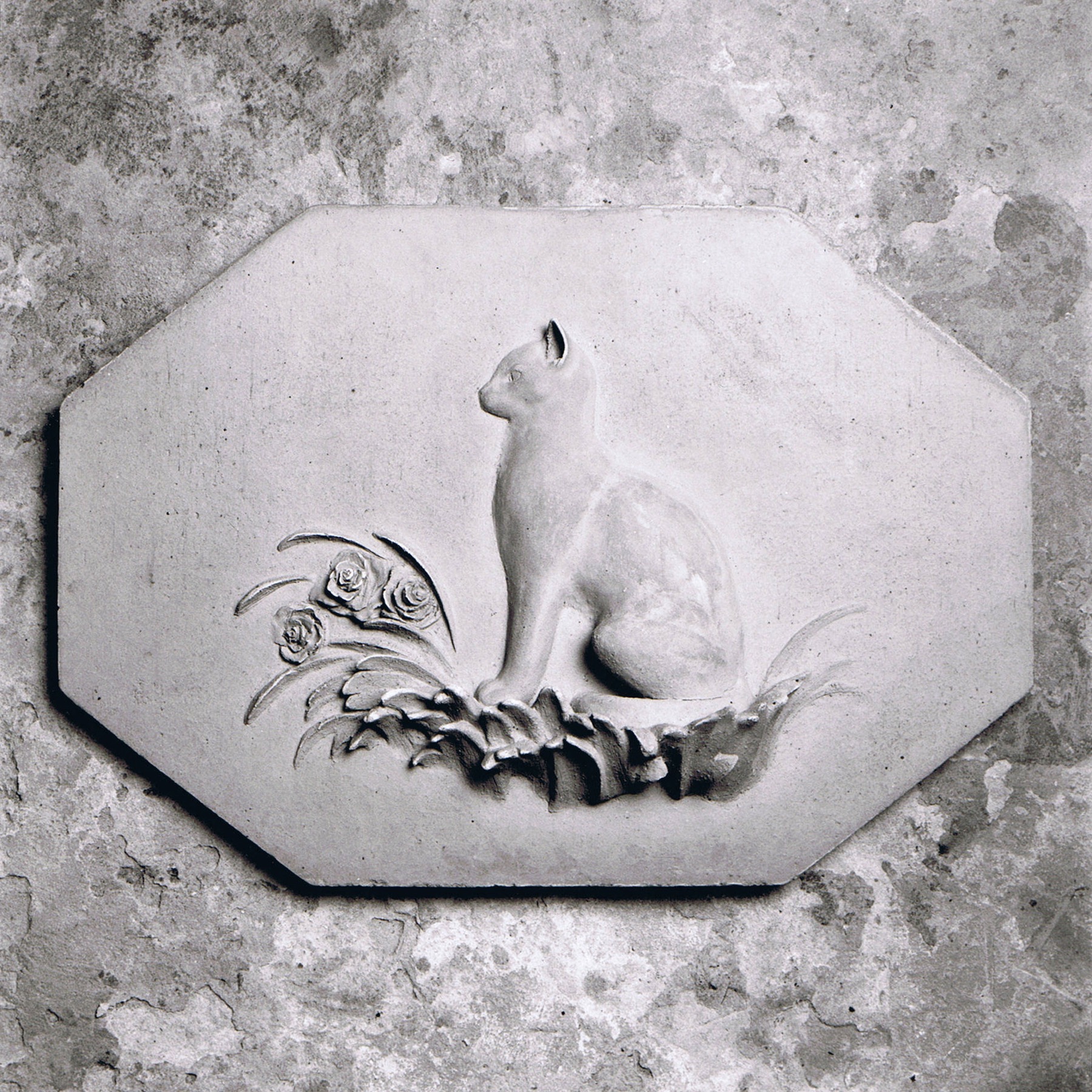 Sculpture terre cuite bas-relief animal chat