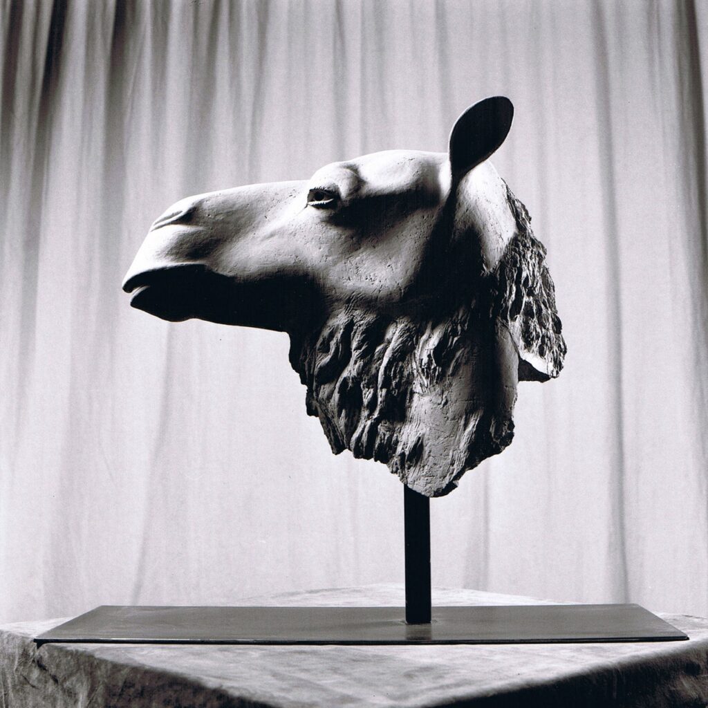Sculpture terre cuite ronde-bosse animal chameau