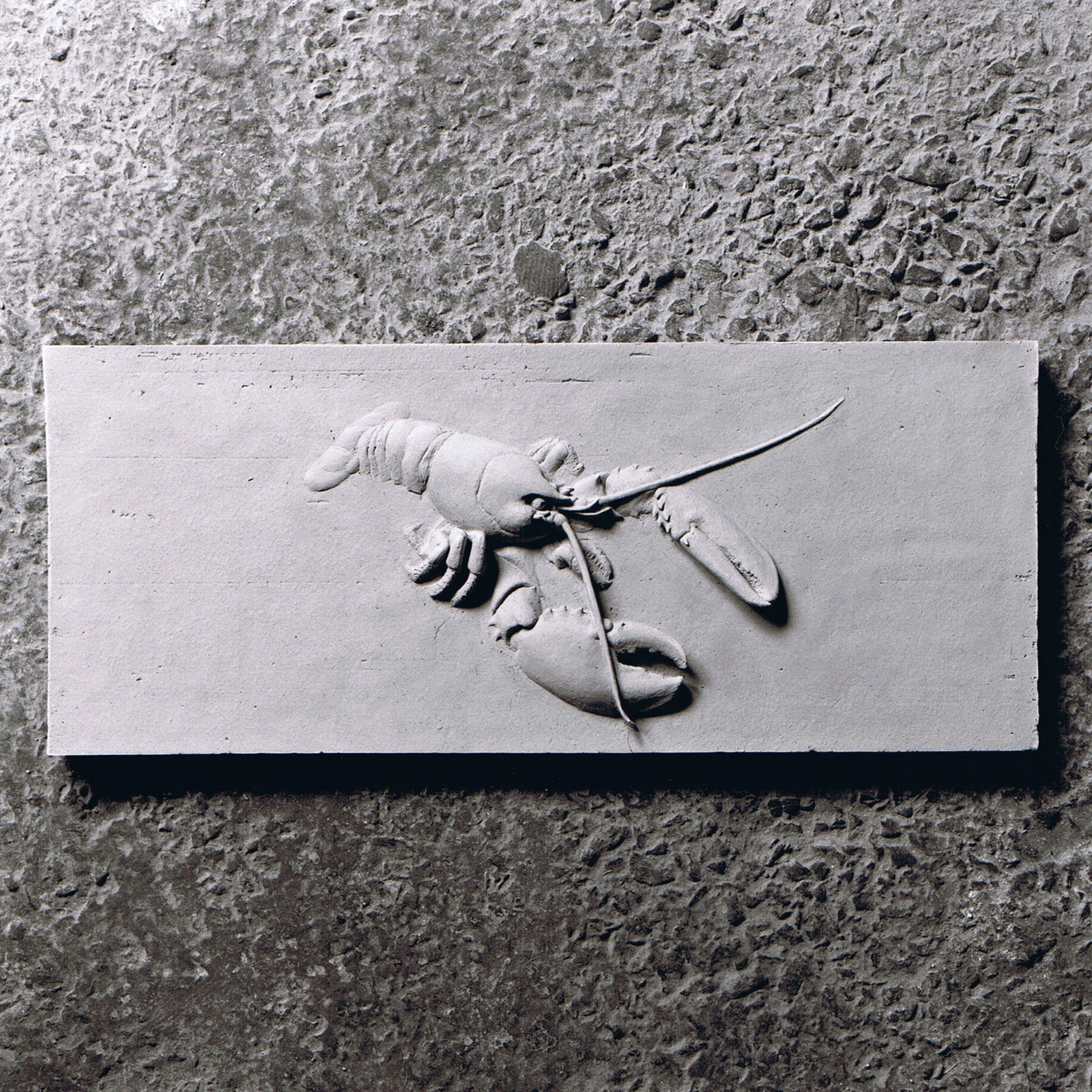 Sculpture terre cuite bas-relief animal homard