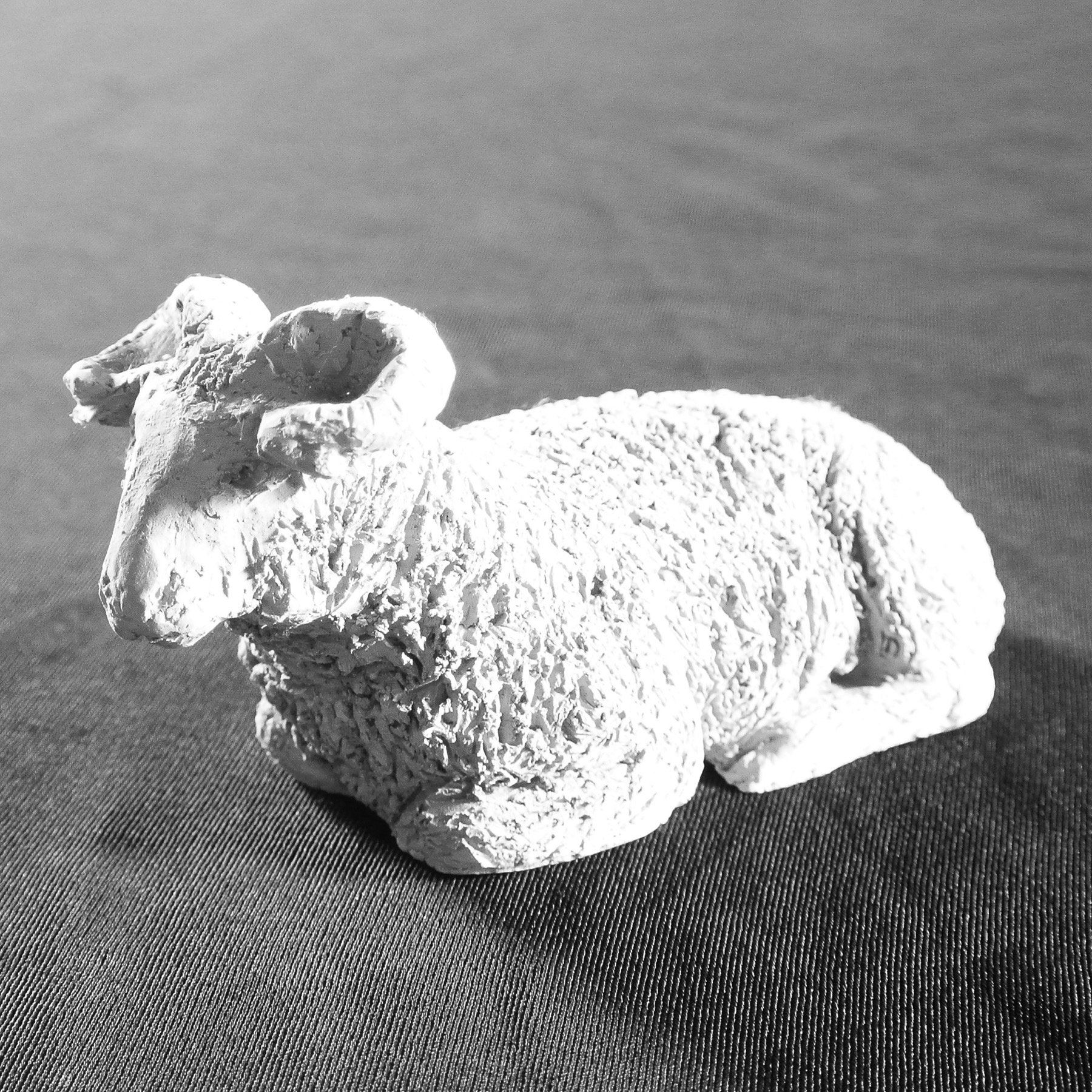 Sculpture terre cuite ronde-bosse animal bélier