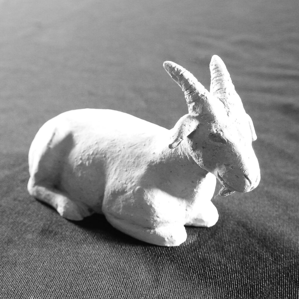 Sculpture terre cuite ronde-bosse animal chèvre