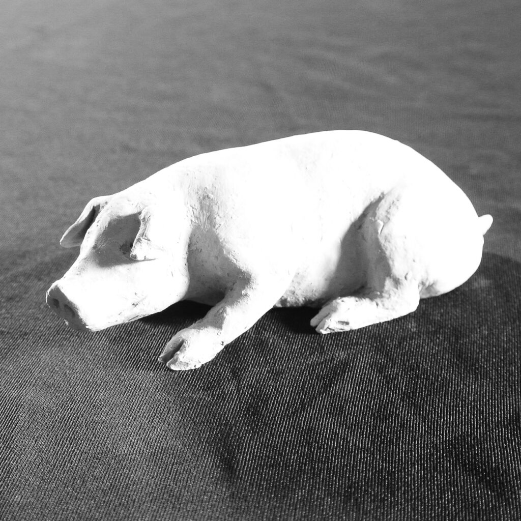 Sculpture terre cuite ronde-bosse animal porc